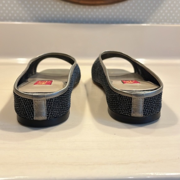 Van Eli Women’s Open Toe Flats - Picture 3 of 6